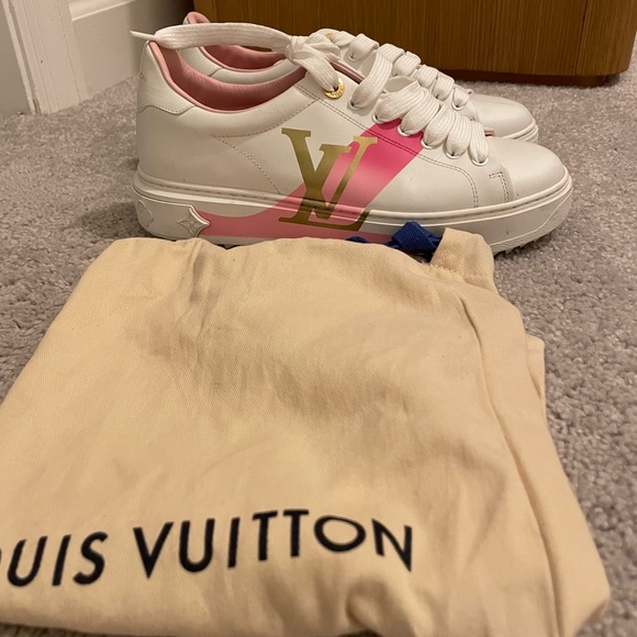 Louis Vuitton Sneakers - Picture 2 of 4